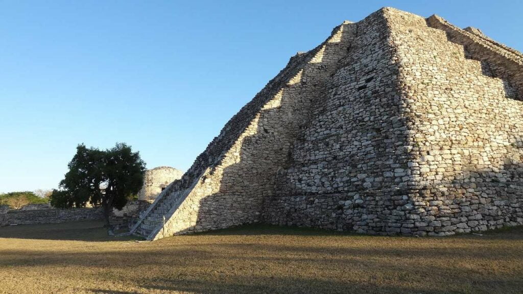 Drought led to the fall of Mayapan but without people she could not have coped 1