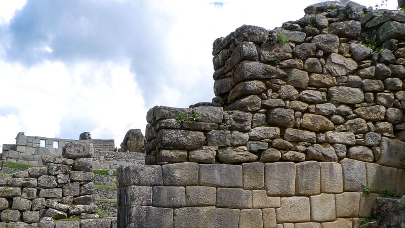 During the construction of Machu Picchu was subjected to strong earthquakes 3