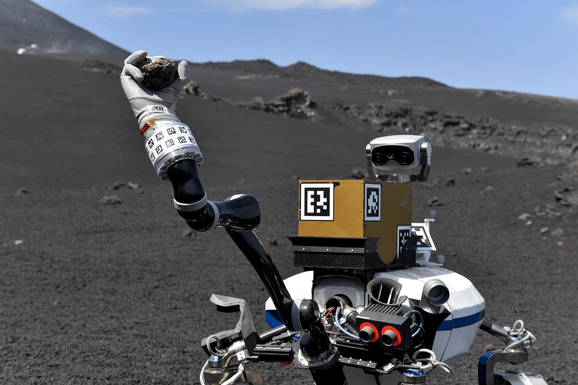 Germans showed robots that will explore the moon 3