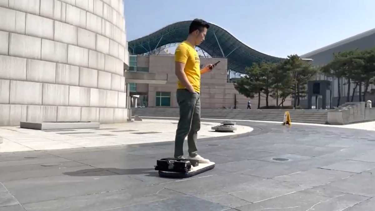 Korean engineers have designed a hoverboard hovercraft