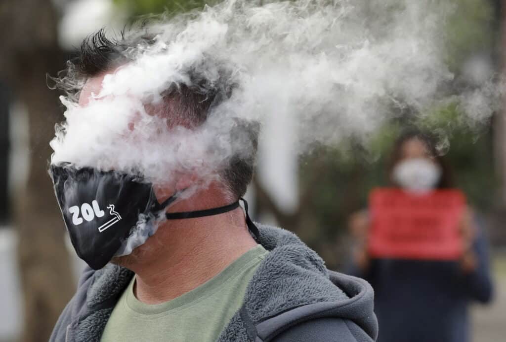 Wearing a mask increased the harmful effects of smoking on the body
