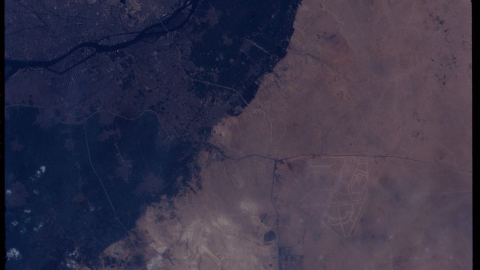 What human made structures can be seen from space 3
