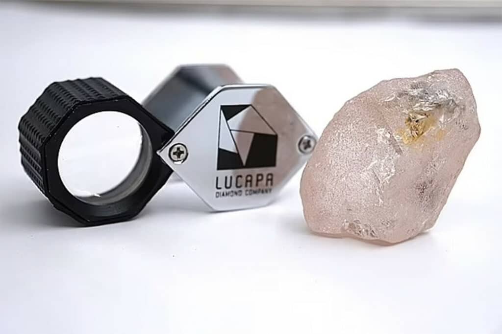 Largest pink diamond found in Angola 1
