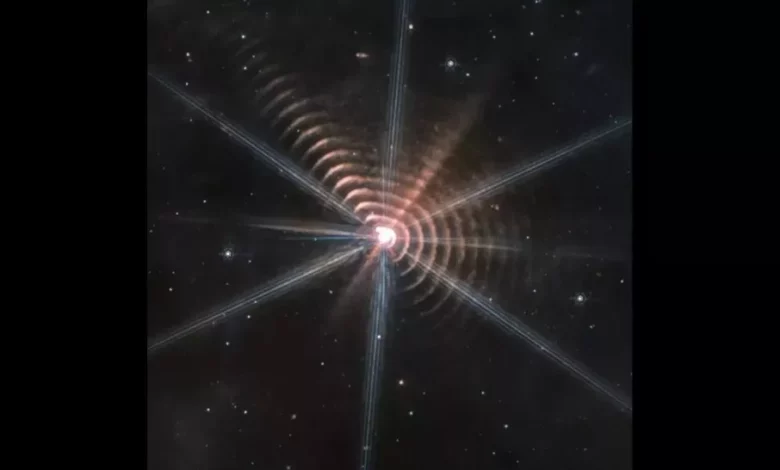 Eerie ripple like rings around distant star in new James Webb image puzzle astronomers
