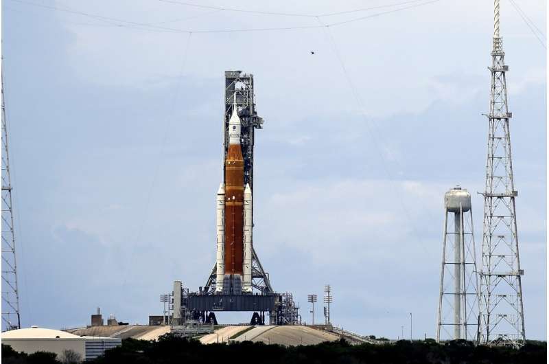 New NASA rocket continues to prepare for flight despite lightning strikes