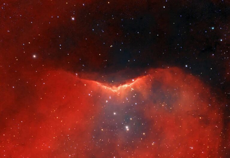 Sharpless 140 Nebula and newborn stars shrouded in dark dust 3