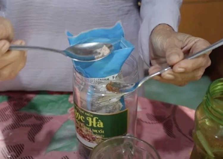 Woman claims to have been eating only water for 41 years 2