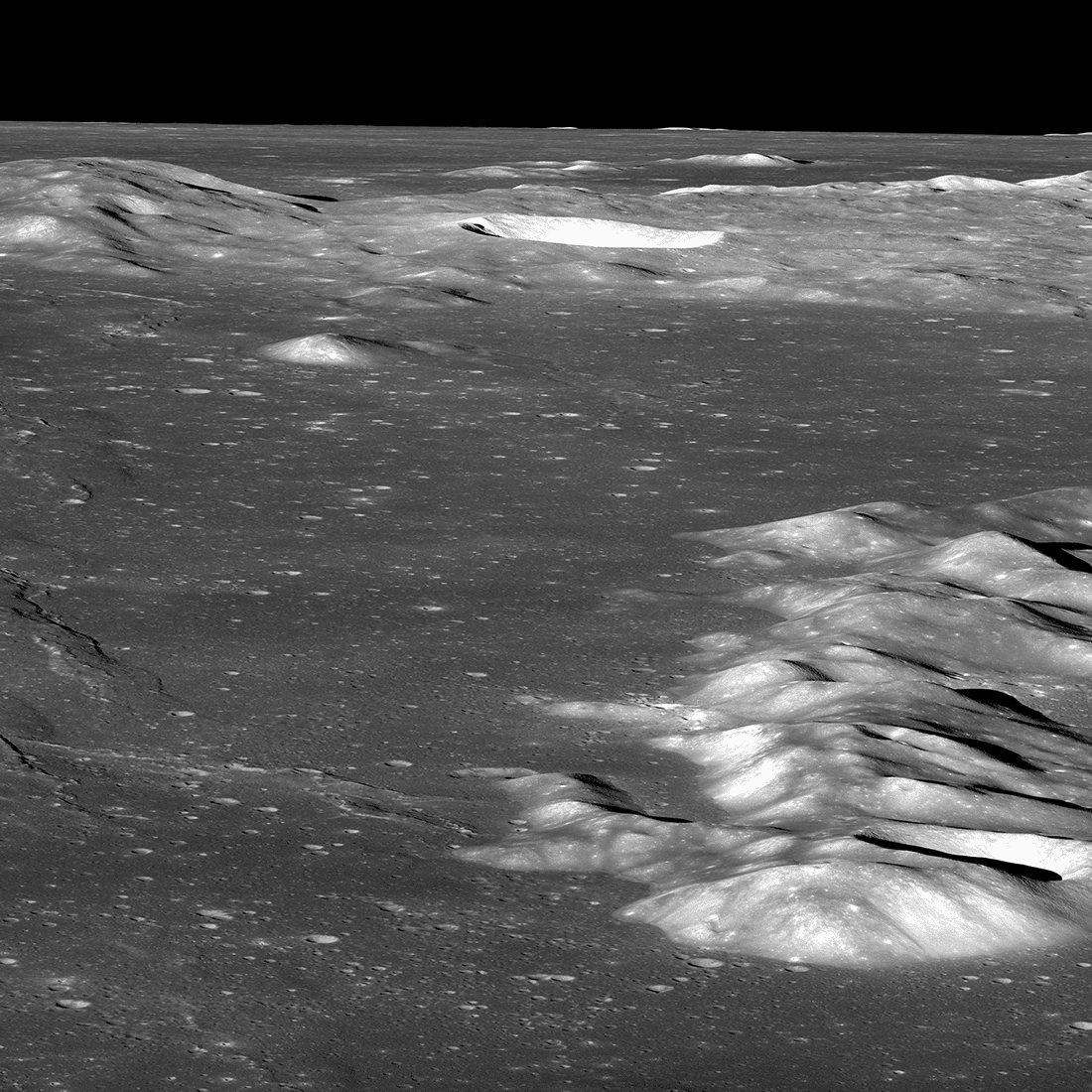 NASA probe photographed a mountain formation on the moon 1