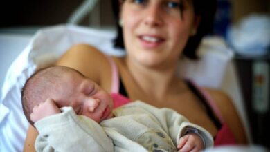 Scientists have found how a mothers mood affects her childs ability to speak