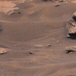 Curiosity captures stone duck on Mars