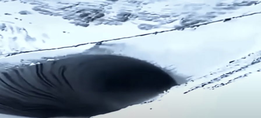 Giant cave discovered in Antarctica 2