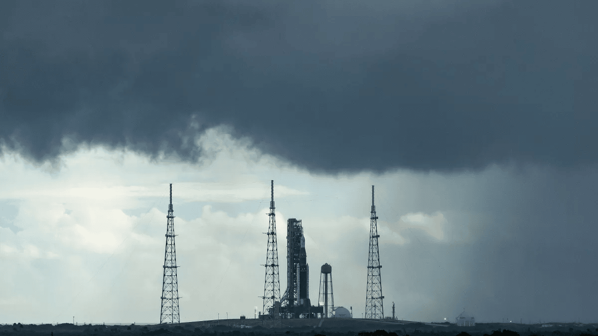 NASA assesses damage to lunar rocket from Tropical Storm Nicole