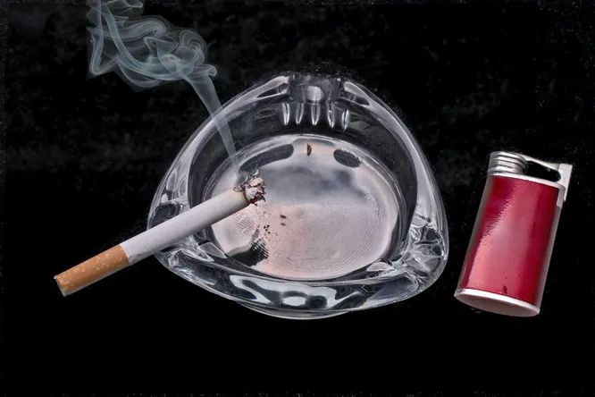 Scientists warn that tobacco smoke soaked into clothes can cause skin diseases 1