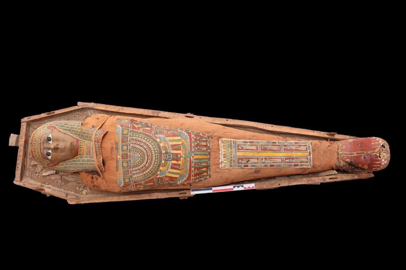 Archaeologists have unearthed burials with Fayum portraits in Egypt 12