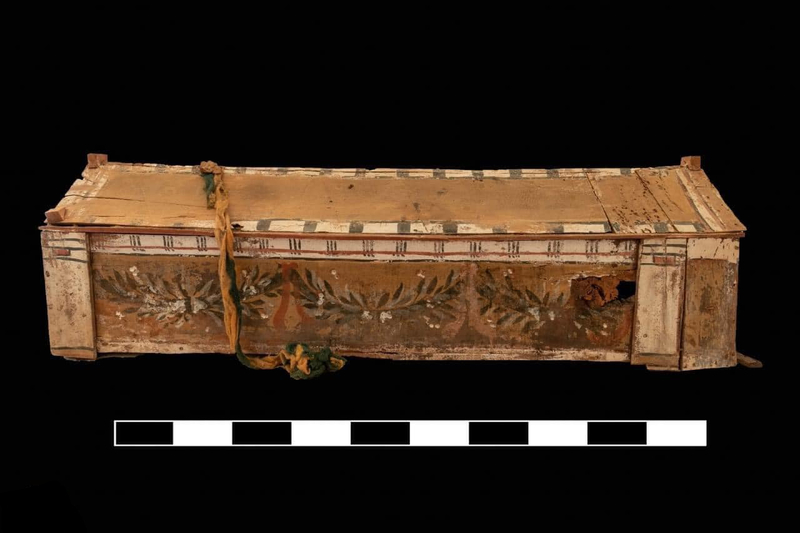 Archaeologists have unearthed burials with Fayum portraits in Egypt 13