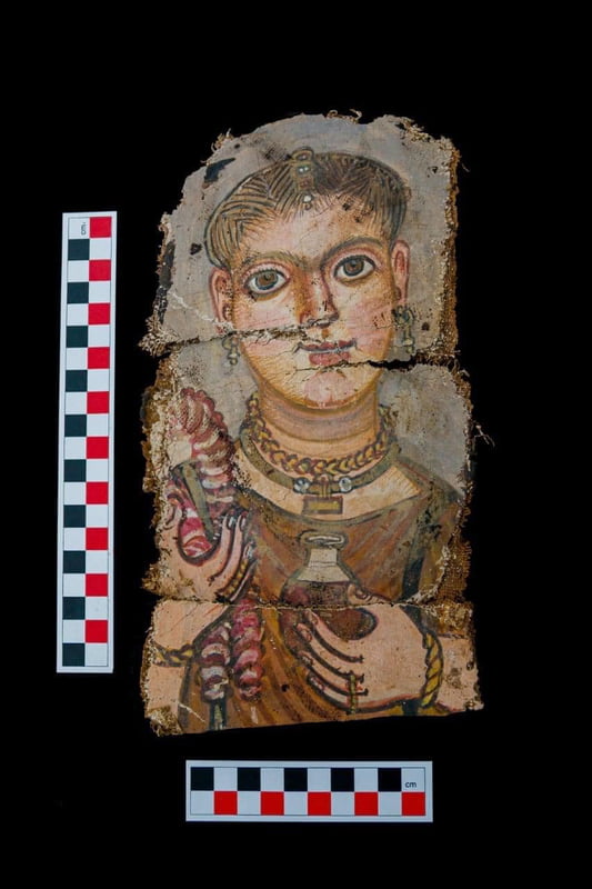 Archaeologists have unearthed burials with Fayum portraits in Egypt 7