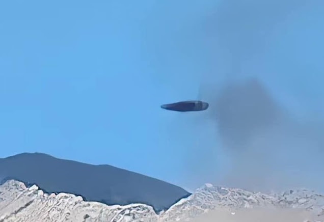 Unusual UFO captured over the Mexican volcano Popocatepetl 1