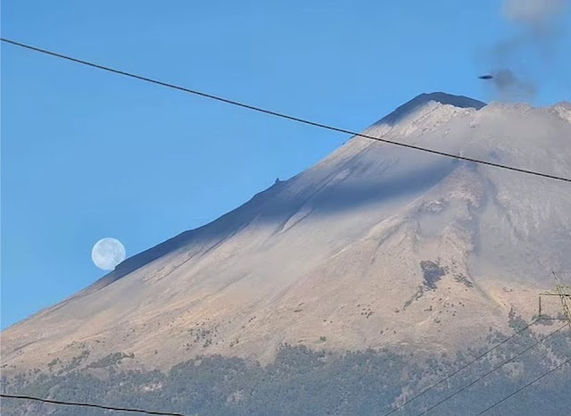 Unusual UFO captured over the Mexican volcano Popocatepetl 2