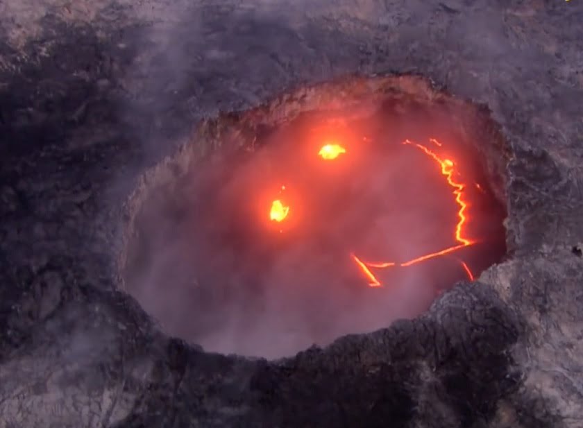 Volcano in Hawaii showed a smile