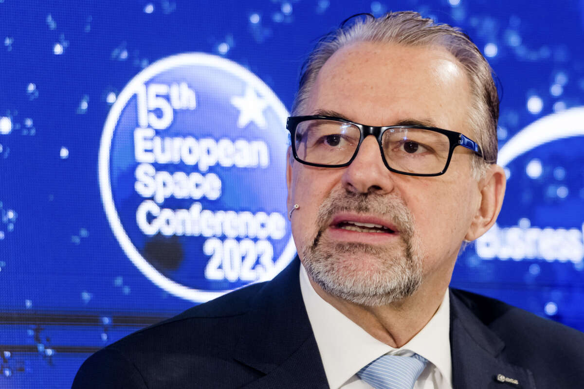 head of the ESA promises to return access to space to Europe