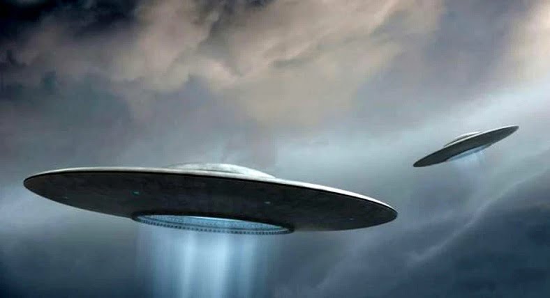 Canadian pilots report two UFOs flying over Yellowknife