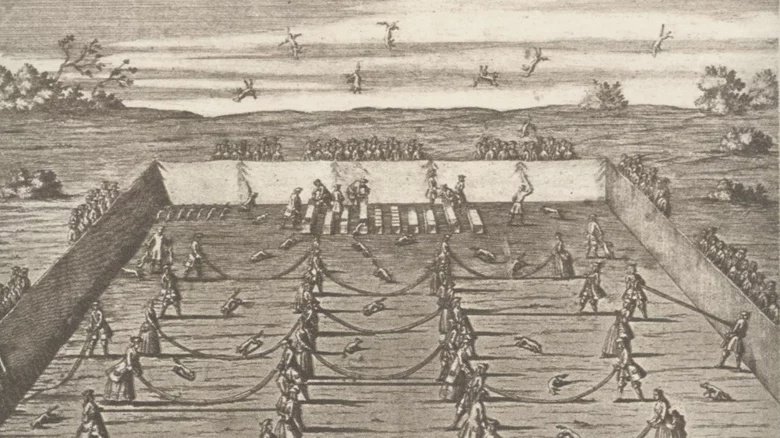 Creepy European sport of the 18th century Throwing foxes 1