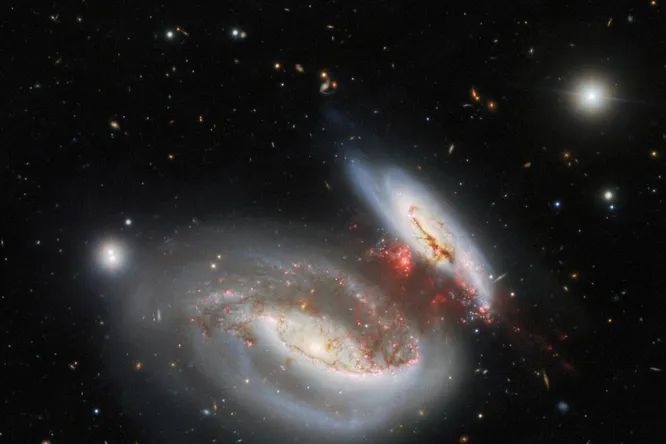 A head on collision of galaxies created a unique intergalactic bridge 1