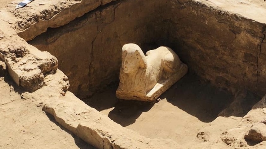 Archaeologists unearth strange Sphinx in Egypt 1