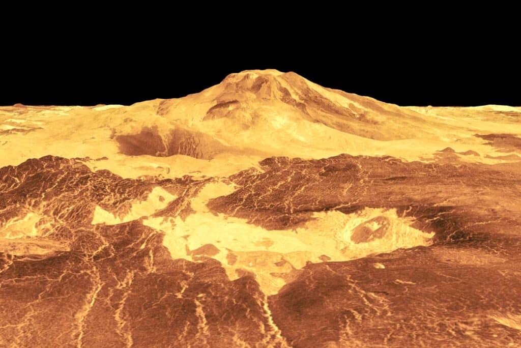 Erupting volcano discovered on Venus 1