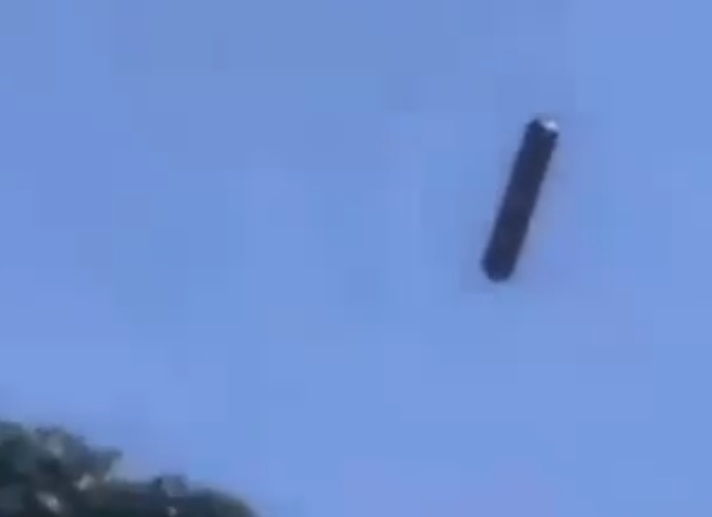 Uri Geller releases video of suspected cylindrical UFO 2