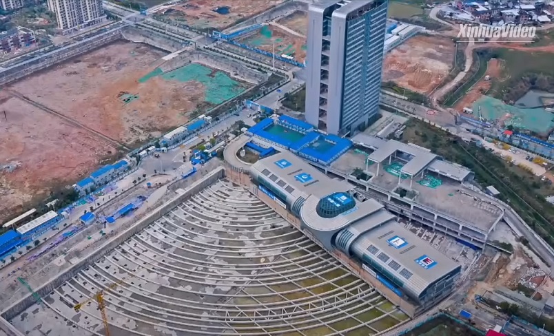 Chinese engineers have moved a 30 000 ton bus terminal 288 meters