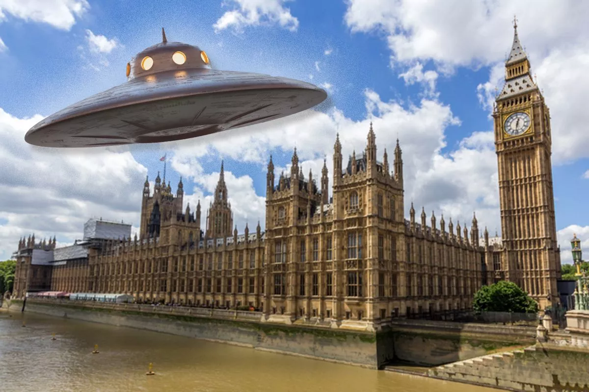 Expert claims aliens on Earth, government covering it up (3)