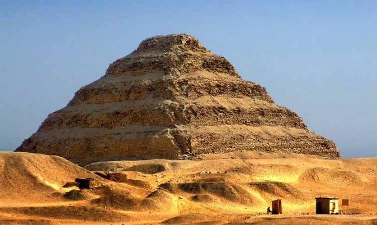 How many pyramids are there in Egypt and which are the most famous (2)