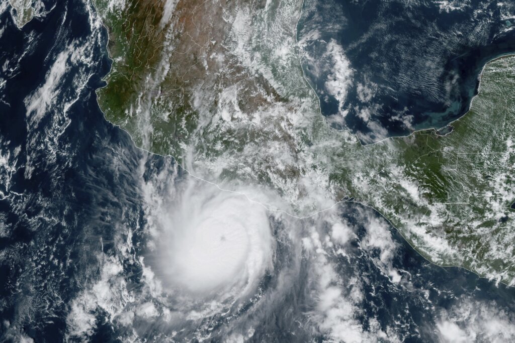 Hurricane Otis rapidly grows into Category 4 storm off Mexicos Pacific coast heading for Acapulco