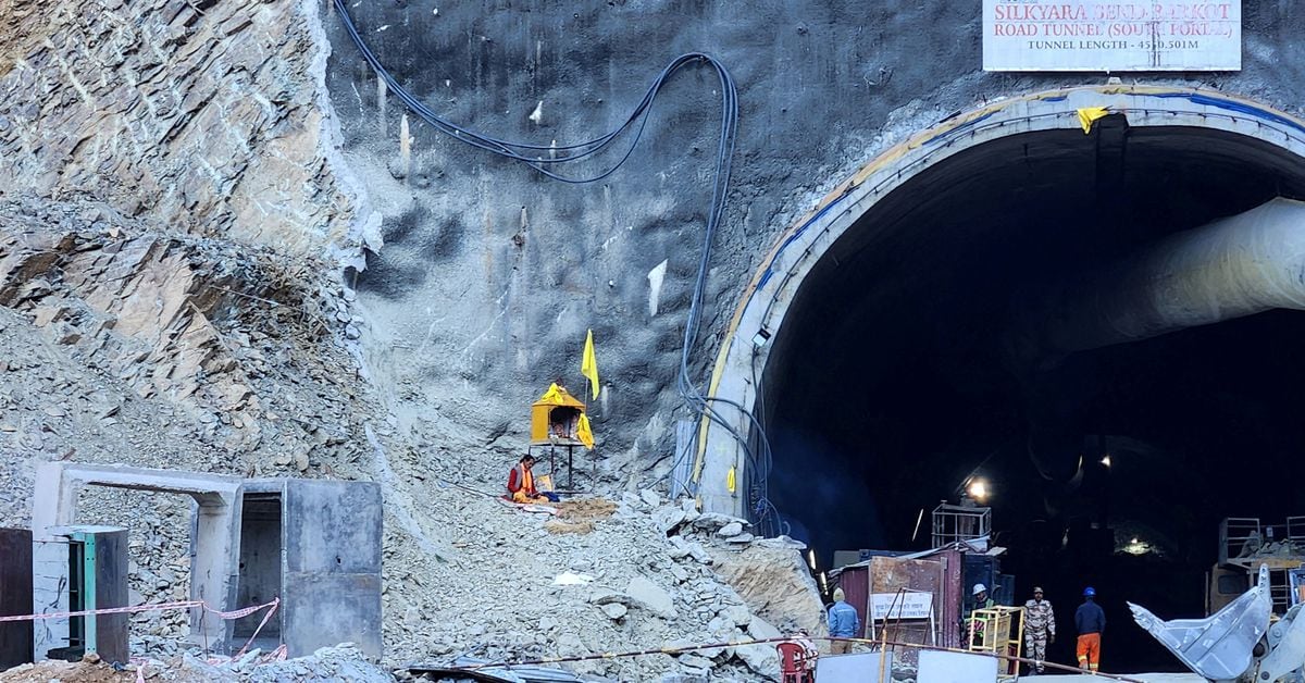 first-photographs-from-indian-tunnel-demonstrate-workers-trapped-for-nine-days