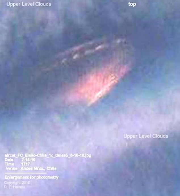 Giant UFO over Chile An Intriguing Mystery of 2010 (3)