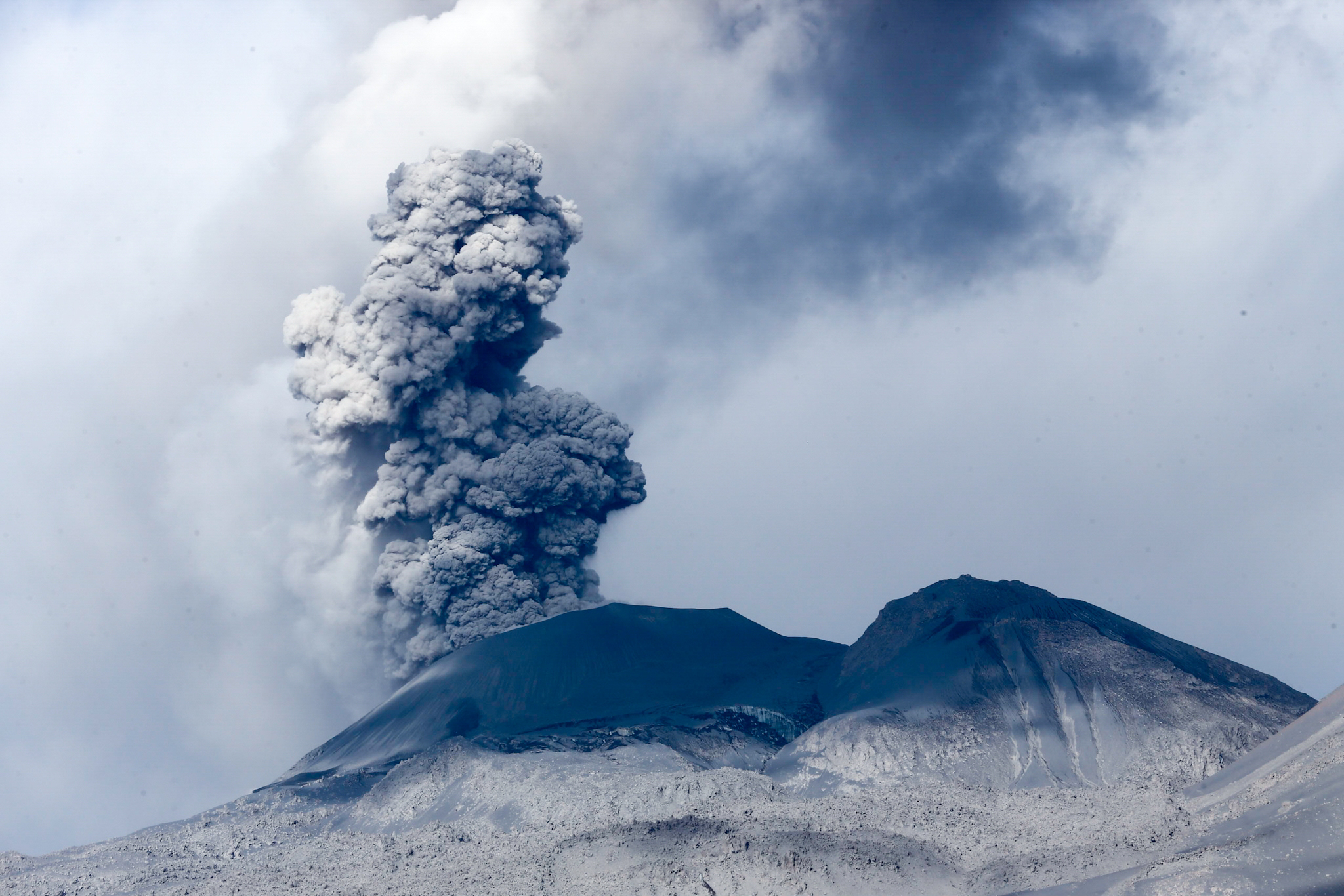 Volcanic lightning recognized as a possible cause of the origin of life (2)