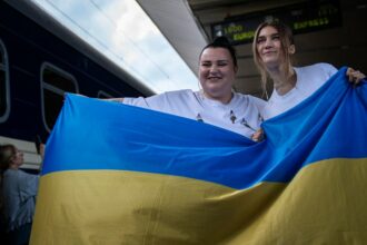 ukrainian-duo-heads-to-the-eurovision-song-contest-with-a-message:-we’re-still-here