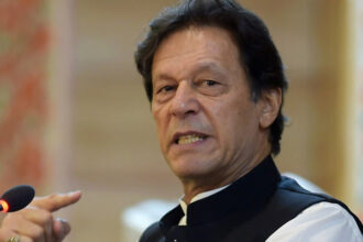 ex-pak-pm-imran-khan,-wife-banned-from-criticising-state-institutions