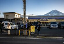 japanese-town-to-block-mount-fuji-view-because-of-misbehaving-tourists
