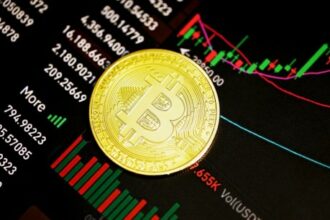 expert-makes-bold-call:-it’s-time-to-swap-your-dollars-for-bitcoin