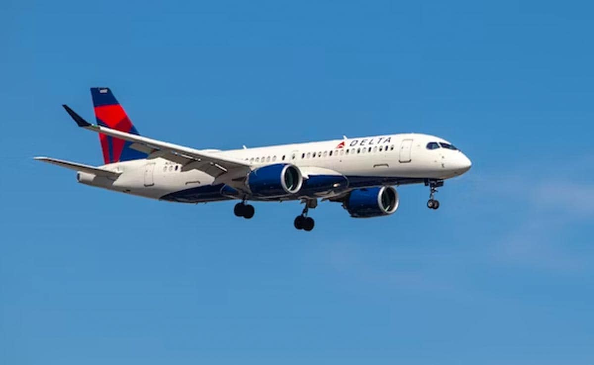 delta-airlines-boeing’s-emergency-exit-slide-falls-off-mid-air:-report