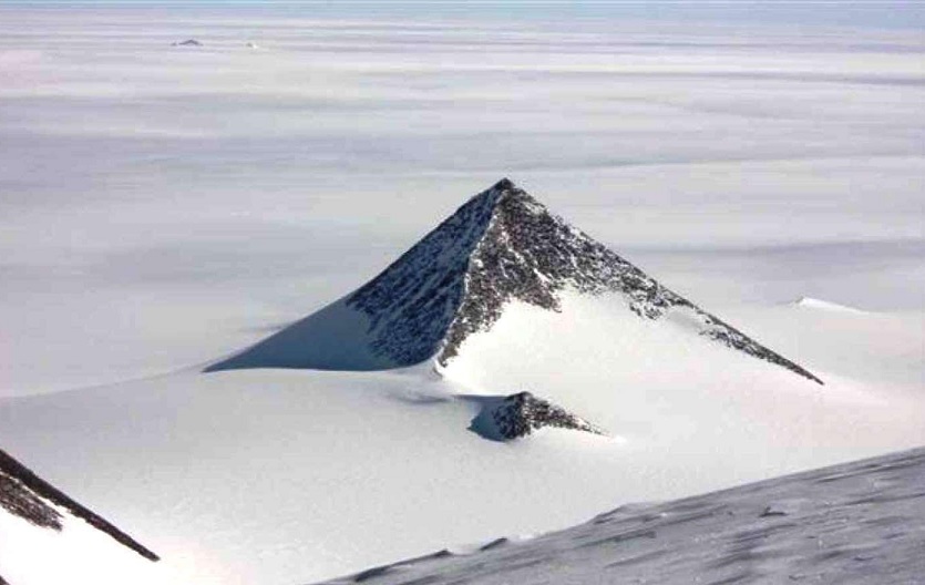Researcher warns An 'ancient evil' lurks in Antarctica (2)